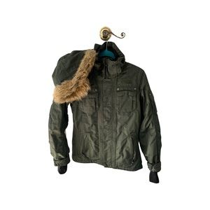 North Face army Green women’s medium size with fur hood and hand warmers.